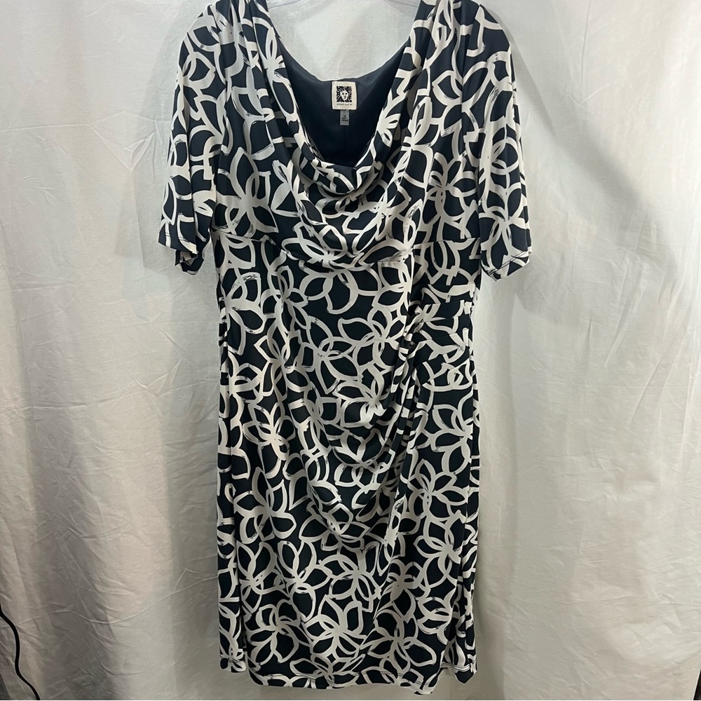 ANNE KLEIN ~ SIZE 16 BEAUTIFUL CLASSIC GRAY AND WHITE FLOWER DRESS!!